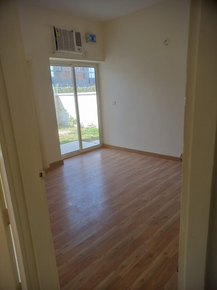 Room, bptp-district-3 3 Bedroom 180 Sq.Yd. Builder Floor In Sector 85 Faridabad 9598977