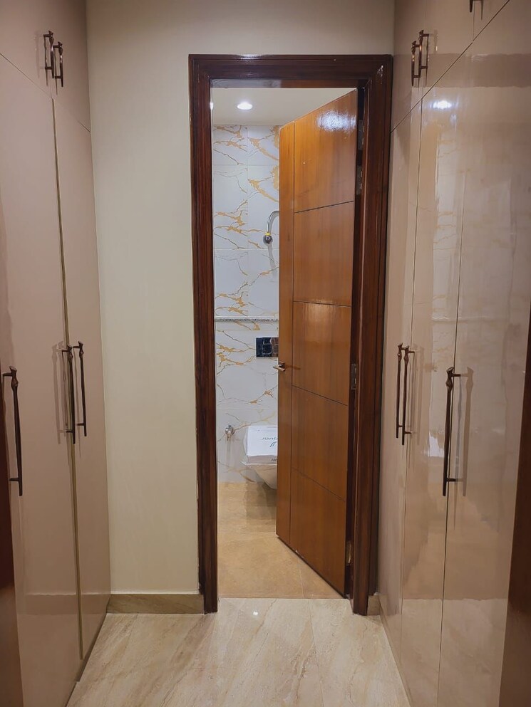 Attached Bathroom, bptp-district-3 3 Bedroom 180 Sq.Yd. Builder Floor In Sector 85 Faridabad 9598977