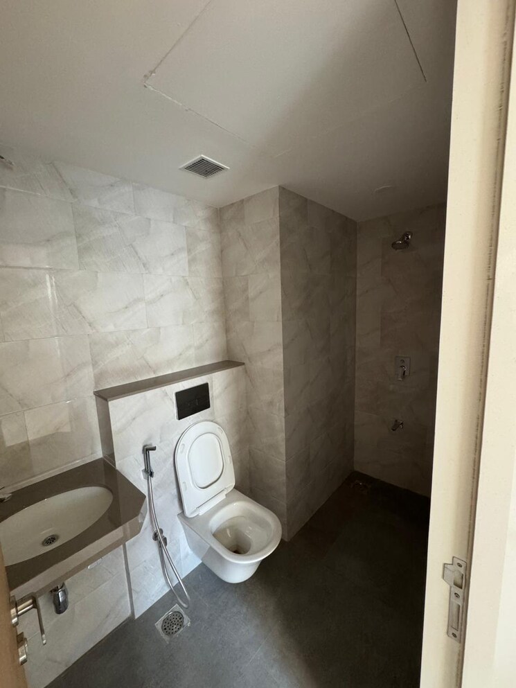 Bathroom, swapnlok-chs 2 Bedroom 600 Sq.Ft. Apartment In Malad East Mumbai 9628607