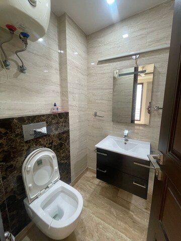Bathroom in 4 BHK Apartment at Unitech Residency Greens, Sector 46 – for Rent