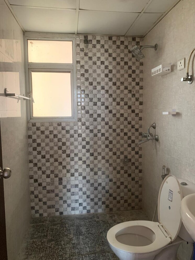Bathroom, aditya-city-apartments 2 Bedroom 881 Sq.Ft. Apartment In Shahpur Bamheta Ghaziabad 9628688