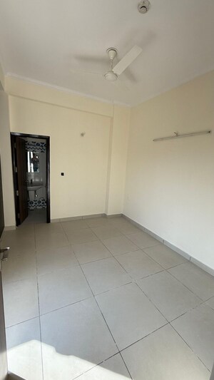 Room in 3 BHK Apartment at Mahagun Moderne, Sector 78 – for Rent