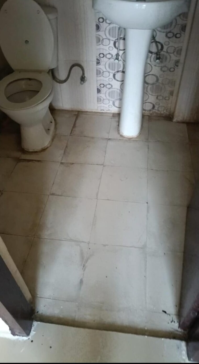 Bathroom, designarch-e-studios 1 RK 550 Sq.Ft. Apartment In Upsidc Site C Greater Noida 9628709