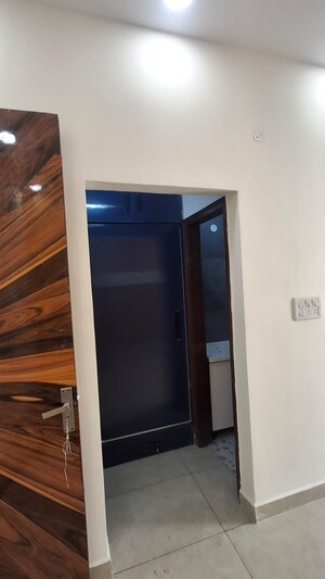 Furnished Amenities in 3 BHK Builder Floor at Ghazipur – for Sale