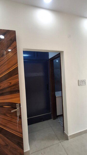 Furnished Amenities in 3 BHK Builder Floor at Ghazipur – for Sale