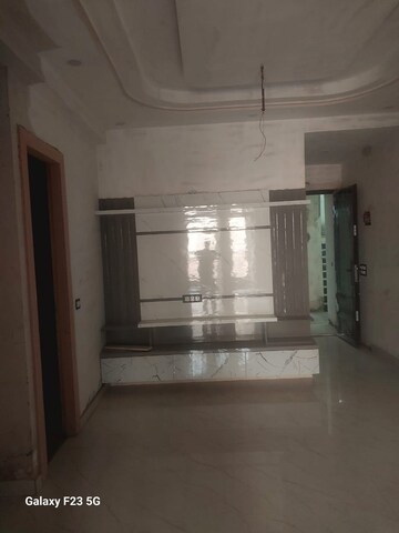Room in 2 BHK Apartment at DMD Hometech Awas Yojna, Sector 73 – for Sale