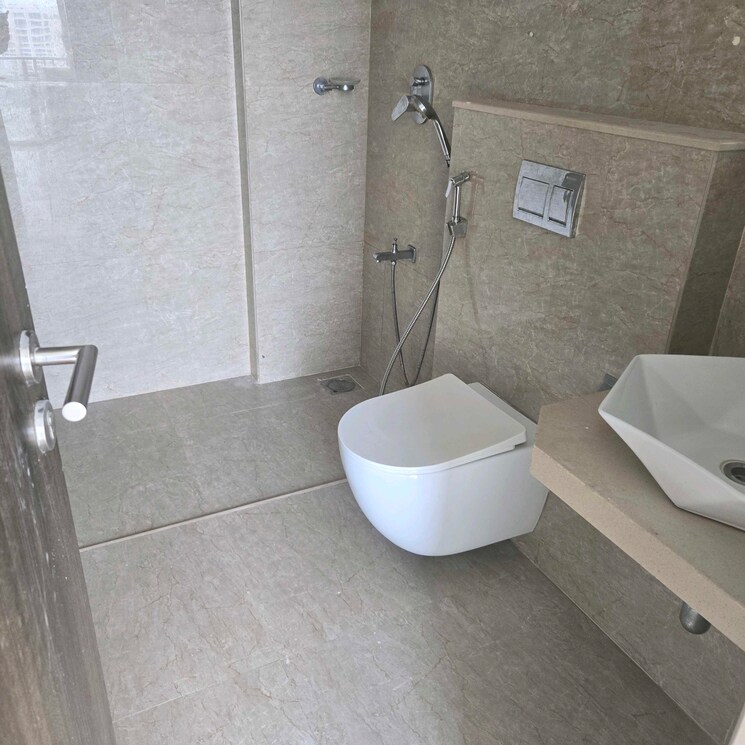 Bathroom, kohinoor-square-altissimo 3 Bedroom 1900 Sq.Ft. Apartment In Dadar West Mumbai 9628943