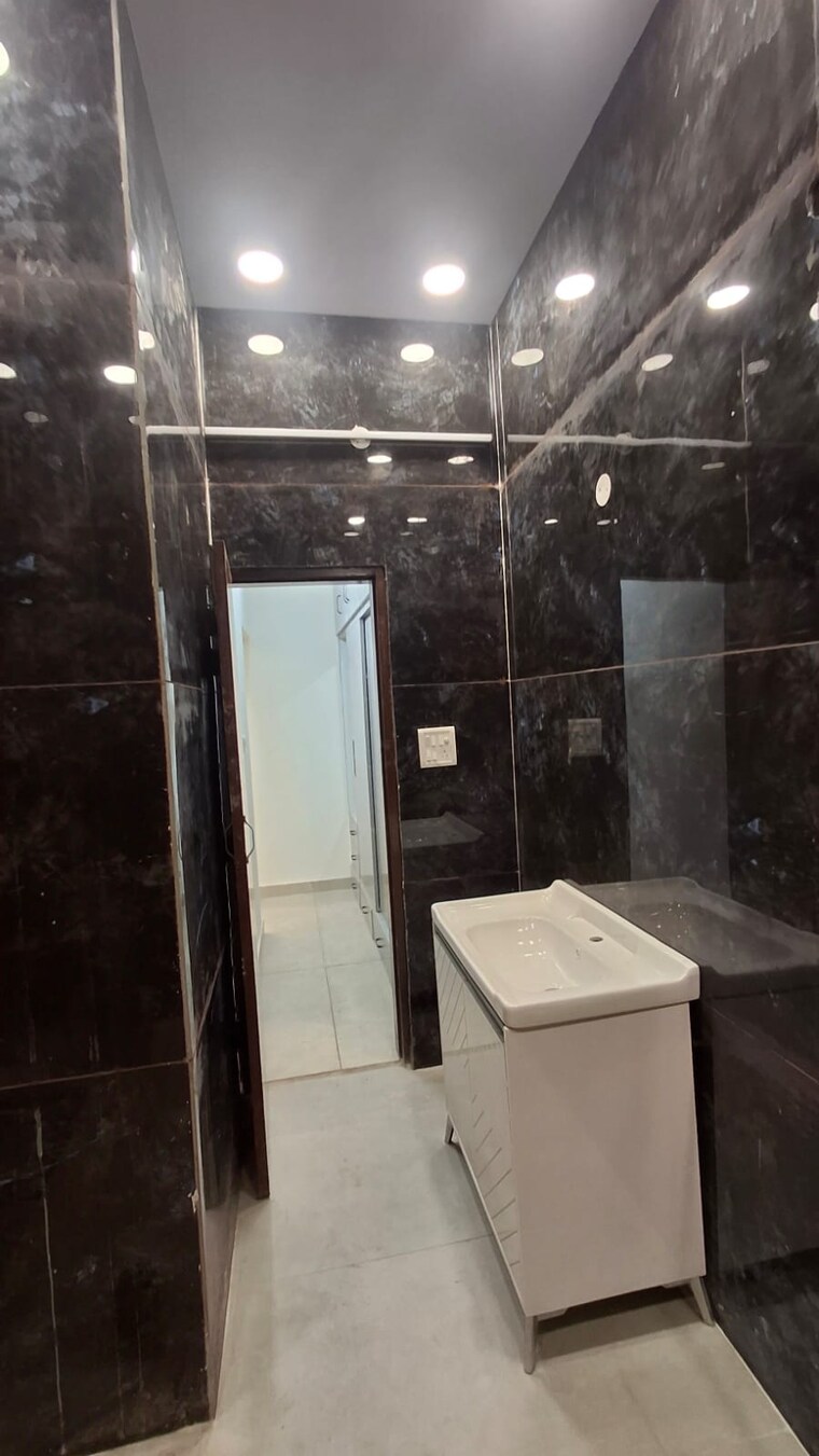 Bathroom, ghazipur 3 Bedroom 1855 Sq.Ft. Builder Floor In Ghazipur Zirakpur 9629259