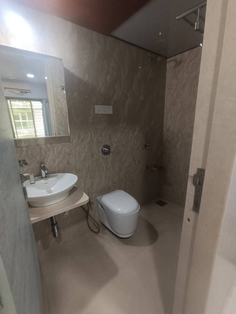 Attached Bathroom, andheri west 2 Bedroom 725 Sq.Ft. Apartment In Andheri West Mumbai 9628984