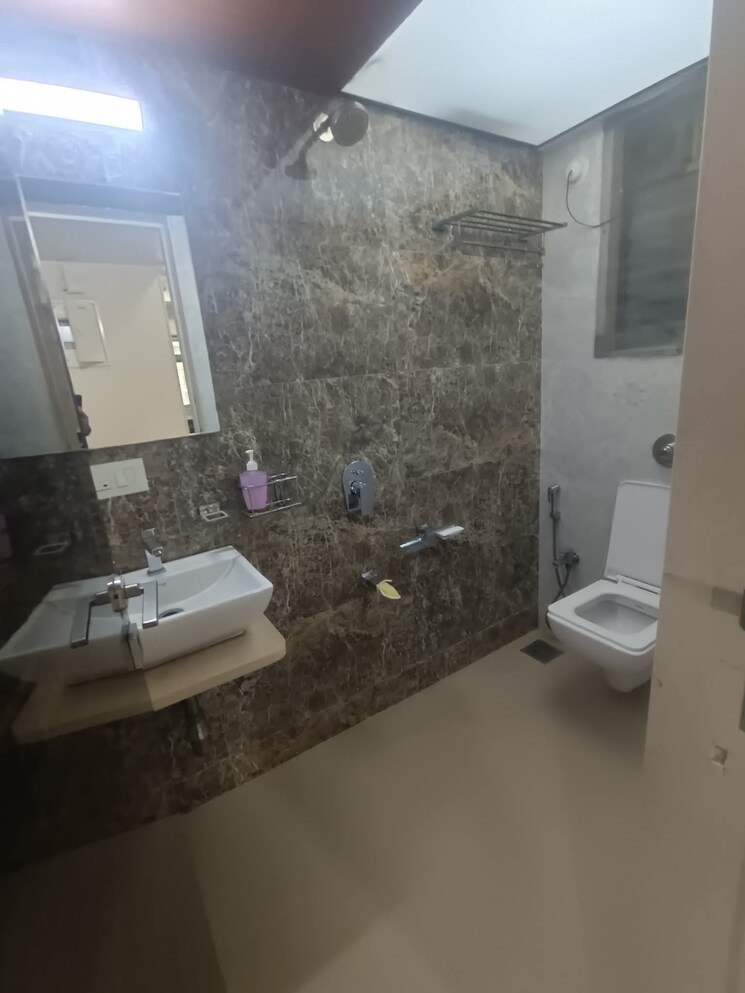Bathroom, andheri west 2 Bedroom 725 Sq.Ft. Apartment In Andheri West Mumbai 9628984