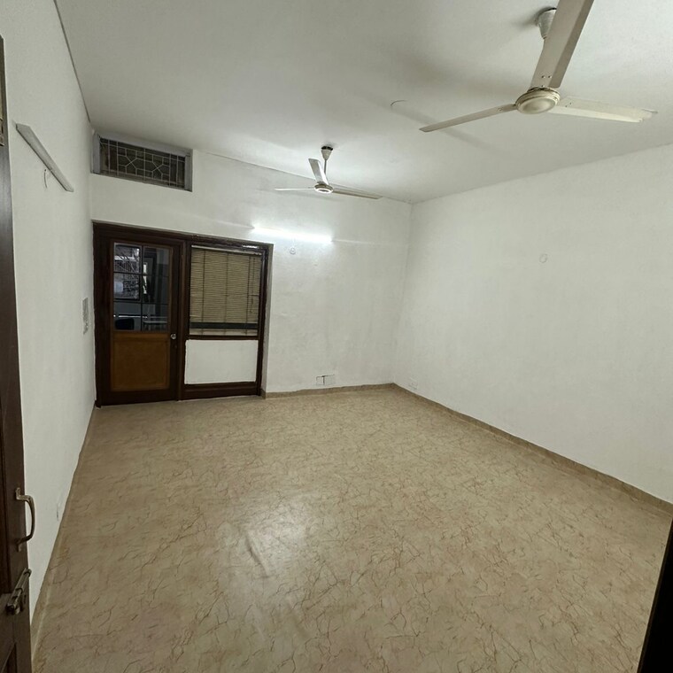 Room, south extension i 2 Bedroom 1500 Sq.Ft. Builder Floor In South Extension I Delhi 9629106