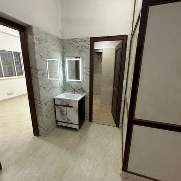 Room in 2 BHK Builder Floor at South Extension I – for Rent