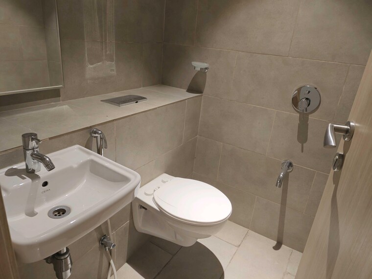 Bathroom, rustomjee-crown 4 Bedroom 2340 Sq.Ft. Apartment In Prabhadevi Mumbai 9629065