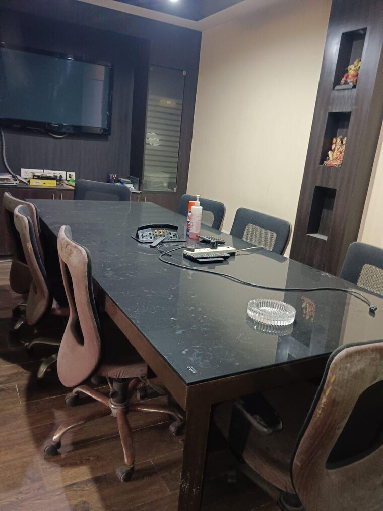 Team Area, new friends colony Commercial Office Space in IT/SEZ 1100 Sq.Ft. In New Friends Colony Delhi 9629371