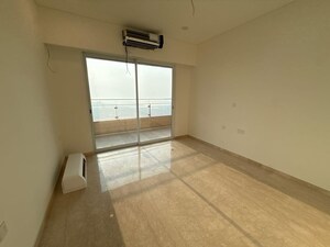 Room in 4 BHK Apartment at Lokhandwala Minerva Mahalaxmi, Mahalaxmi – for Sale