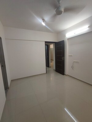 Room in 2 BHK Apartment at Nahar Jonquille And Jamaica, Chandivali – for Rent