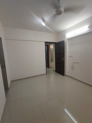 Room in 2 BHK Apartment at Nahar Jonquille And Jamaica, Chandivali – for Rent
