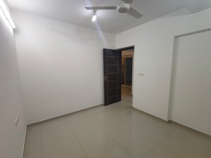 Room in 2 BHK Apartment at Nahar Jonquille And Jamaica, Chandivali – for Rent