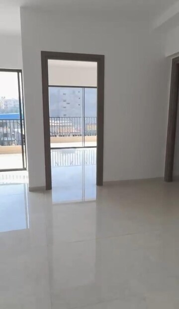 Room in 3 BHK Apartment at Arihant One, Sector 1 Greater Noida – for Sale