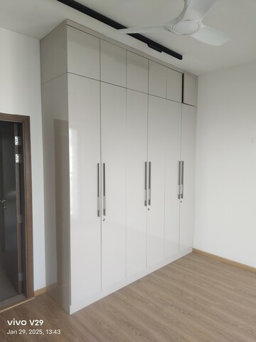 Room in 3 BHK Apartment at Ambience Creacions, Sector 22 – for Rent