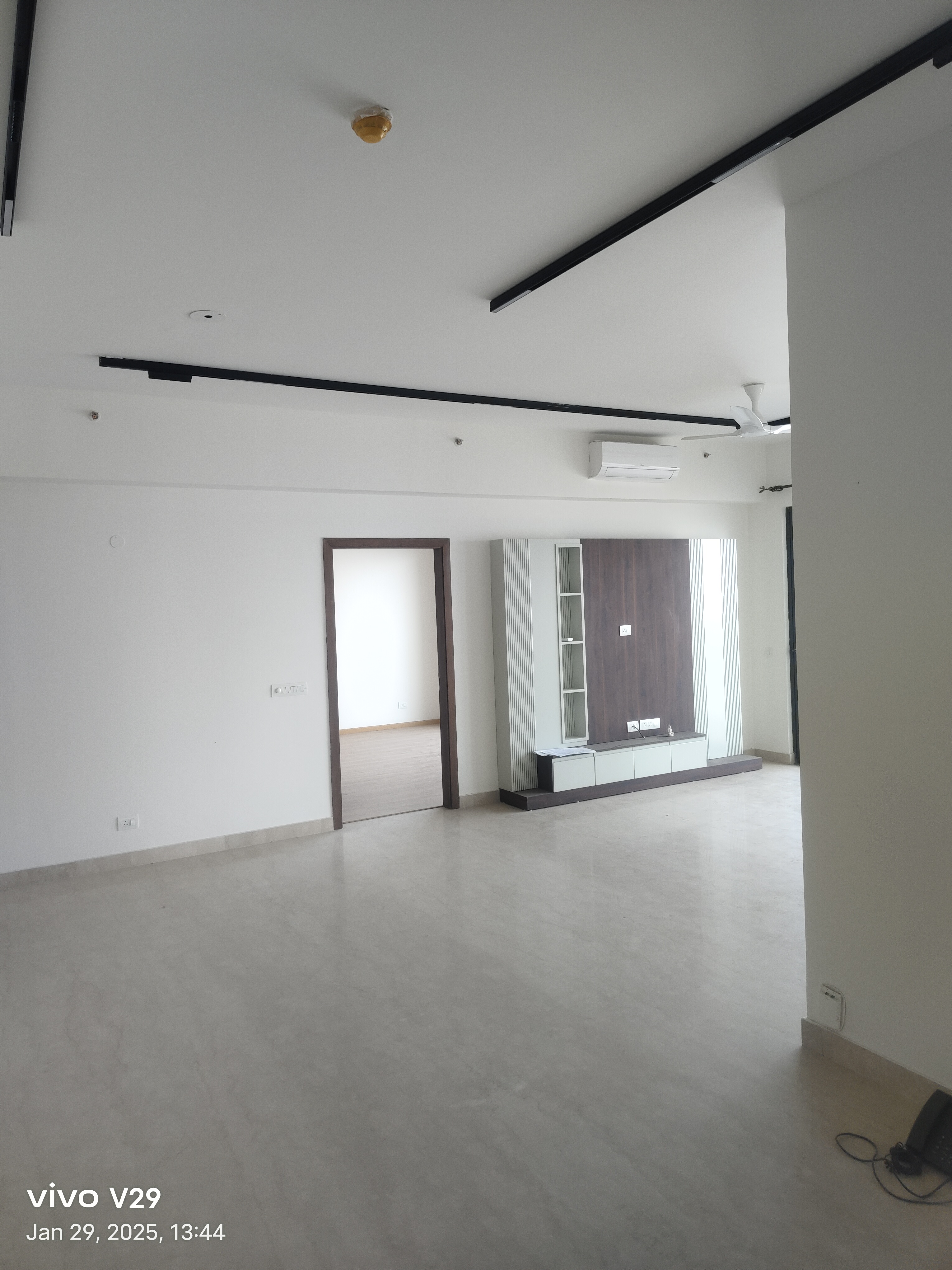 3 BHK + Servant Room Apartment For Rent in Ambience Creacions