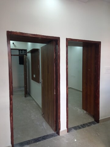 Room in 2 BHK Builder Floor at Sector 115 – for Sale