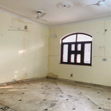 Room in 3.5 BHK Villa at Sector 23 – for Rent