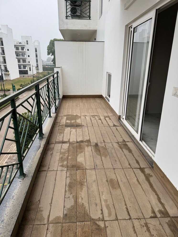 Balcony, destino-central-park 3 Bedroom 1230 Sq.Ft. Builder Floor In Sector 33 Gurgaon 9629519
