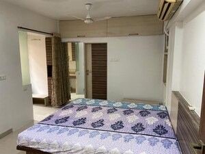 Bedroom in 2 BHK Apartment at Santacruz West – for Rent