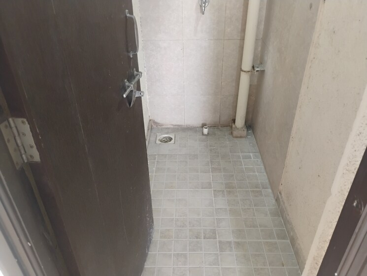 Bathroom, paranjape-schemes-madhukosh 1 Bedroom 600 Sq.Ft. Apartment In Dhayari Pune 9629546