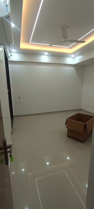 Furnished Amenities in 3 BHK Apartment at Vasant Kunj – for Rent