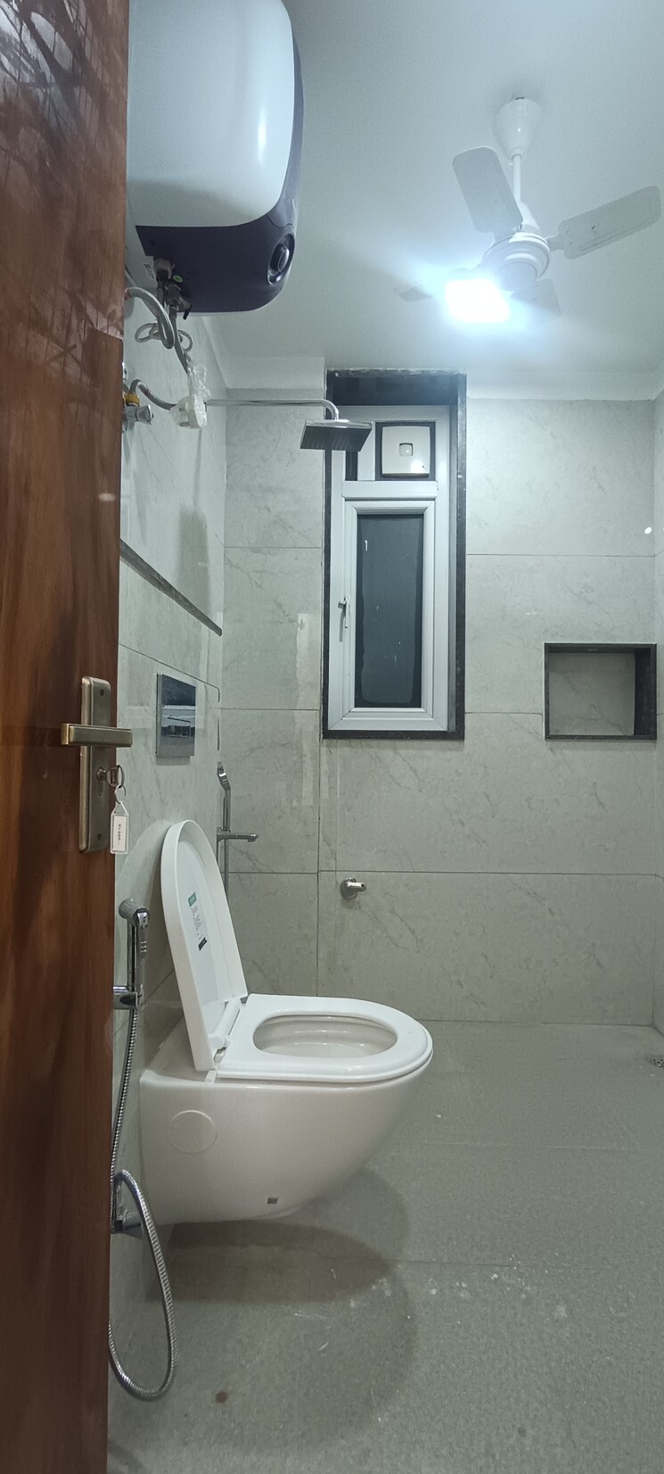 Bathroom, vasant kunj 3 Bedroom 1800 Sq.Ft. Apartment In Vasant Kunj Delhi 9629576