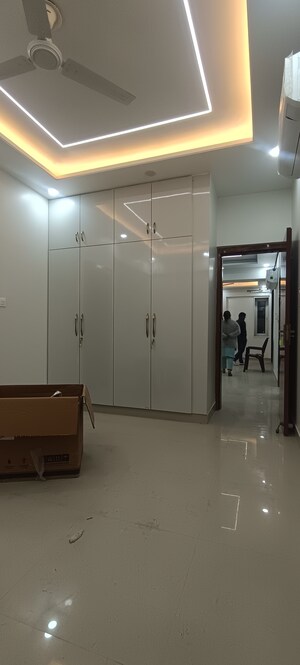 Room in 3 BHK Apartment at Vasant Kunj – for Rent