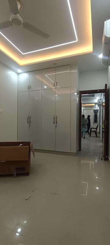 Room in 3 BHK Apartment at Vasant Kunj – for Rent