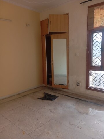 Room in 2 BHK Builder Floor at Sushant Lok 2, Sector 57 – for Rent