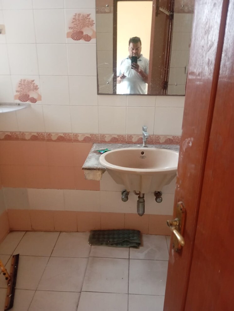 Bathroom, sushant-lok-2 2 Bedroom 1008 Sq.Ft. Builder Floor In Sector 57 Gurgaon 9629719