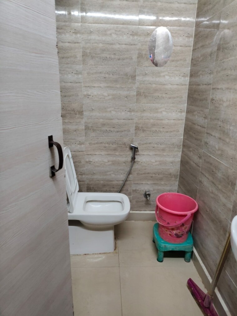 Bathroom, lajpat nagar 4 1 Bedroom 450 Sq.Ft. Builder Floor In Lajpat Nagar 4 Delhi 9629879
