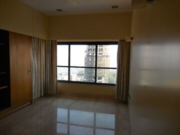Room in 5 BHK Apartment at Cuffe Parade – for Rent
