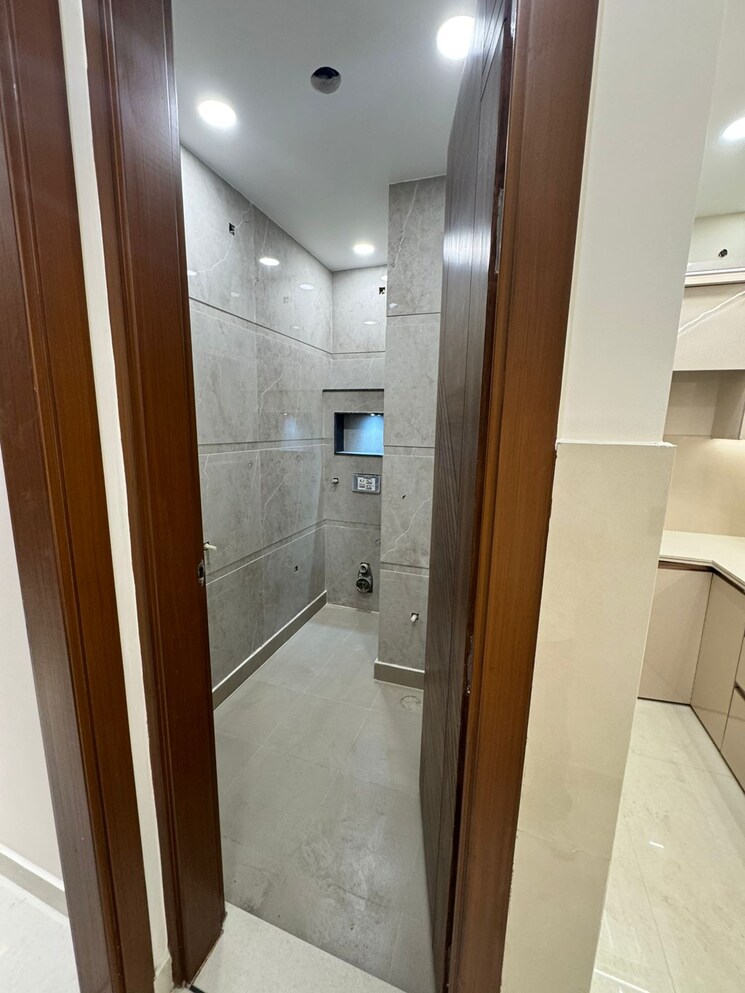 Bathroom, dwarka 2 Bedroom 60 Sq.Yd. Builder Floor In Dwarka Delhi 9629921