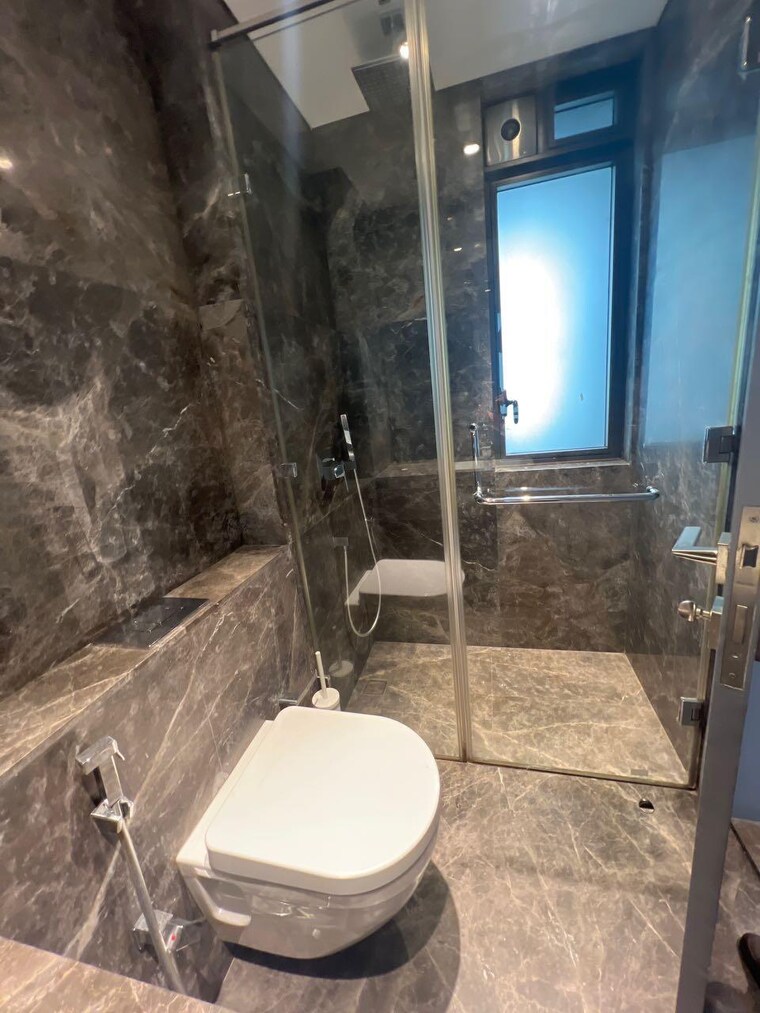 Bathroom, lodha-the-park 4 Bedroom 1600 Sq.Ft. Apartment In Worli Mumbai 9629907