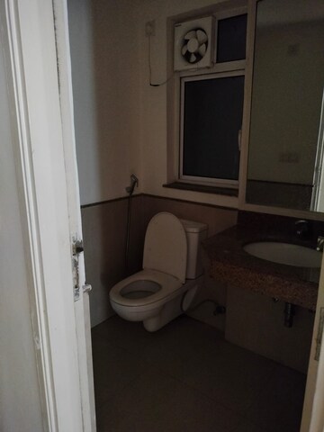 Bathroom in 4 BHK Apartment at DLF The Summit, Dlf Phase V – for Sale