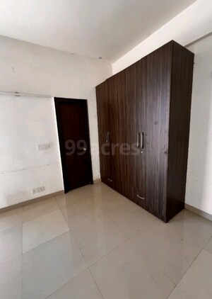 Room in 3.5 BHK Apartment at One Indiabulls Thane, Pokhran Road No Two – for Rent