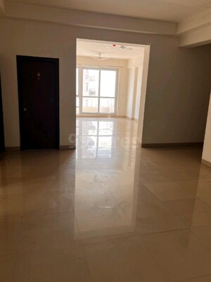 Room in 3.5 BHK Apartment at One Indiabulls Thane, Pokhran Road No Two – for Rent