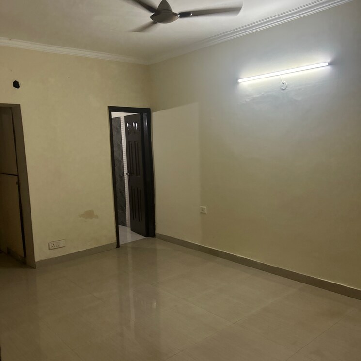 Room, paramount-floraville 3.5 Bedroom 1685 Sq.Ft. Apartment In Sector 137 Noida 9630089