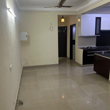 Room in 3.5 BHK Apartment at Paramount Floraville, Sector 137 – for Rent