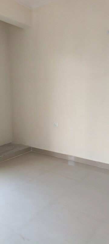 Room in 3 BHK Apartment at Aims Golf City, Sector 75 – for Rent