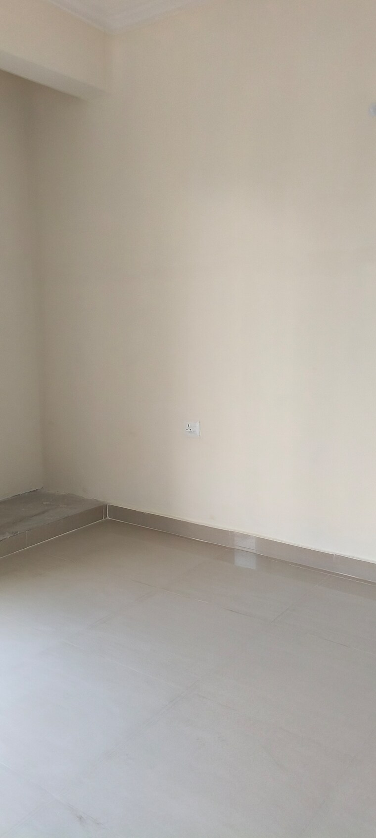 Room, aims-golf-city 3 Bedroom 1350 Sq.Ft. Apartment In Sector 75 Noida 9630247