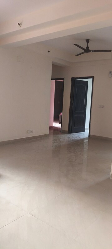 Room in 3 BHK Apartment at Aims Golf City, Sector 75 – for Rent