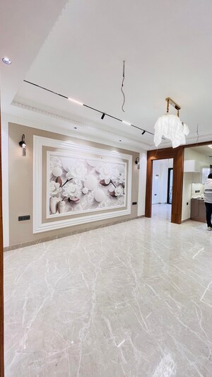 Room in 3 BHK Builder Floor at Anant Raj Ashok Estate, Sector 63a – for Sale