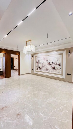 Room in 3 BHK Builder Floor at Anant Raj Ashok Estate, Sector 63a – for Sale